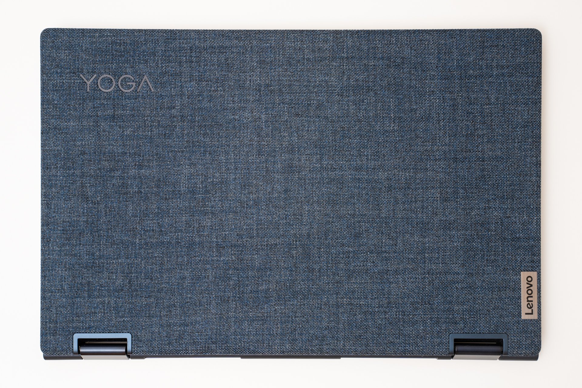 Lenovo Yoga 650(AMD)レビューファブリック素材の天板が特徴的な13.3型