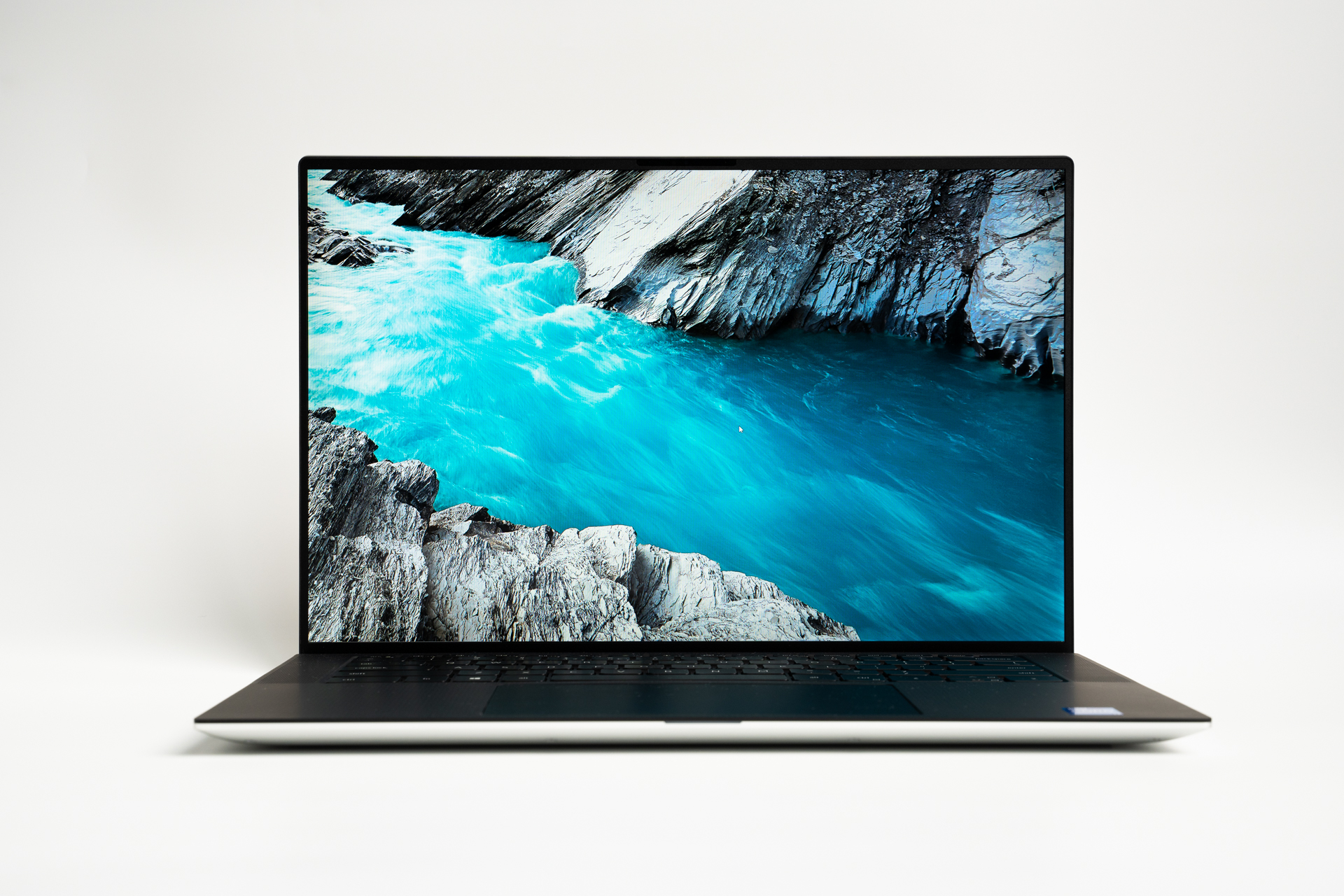 XPS 15 (9510)2021年モデルレビュー 実は90W動作可能なクリエイティブ