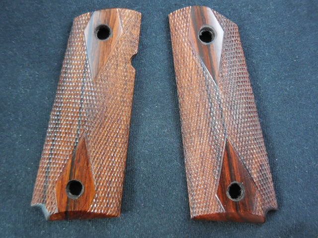 コルト1911オフィサーズ（コンパクト）系用実物木製グリップ - USPD GEAR