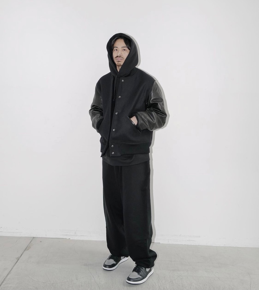 COMOLI × BEAMS バーシティジャケット＆スウェットセットアップが国内