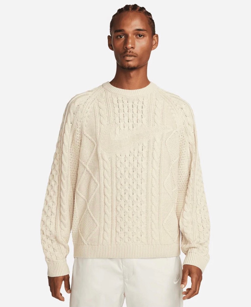 Nike スウッシュロゴをあしらった『ケーブルニット セーター』が国内10