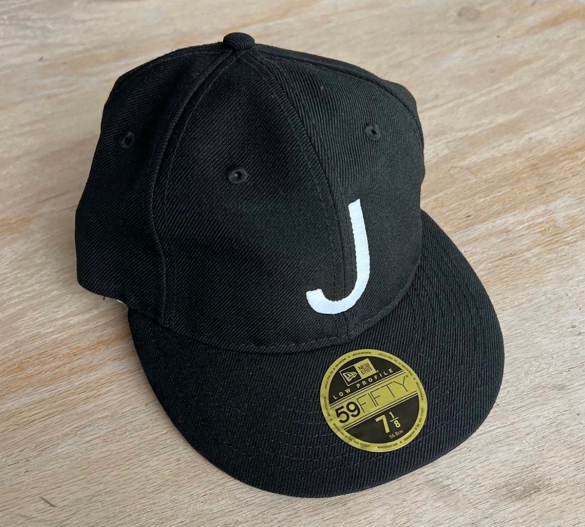 JJJJound × New Era®︎ 『J』ロゴをあしらったコラボキャップが1月20日