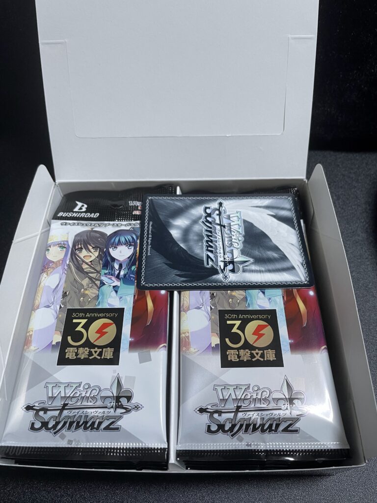 ヴァイスシュヴァルツ】サインカードが64枚！？30周年記念の『電撃文庫