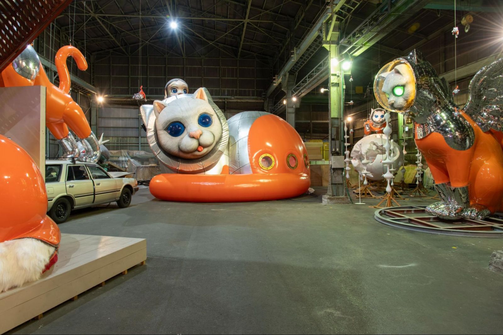 銀座から大阪・北加賀屋に移送された猫大爆発。《宇宙船LUCA号》が大阪