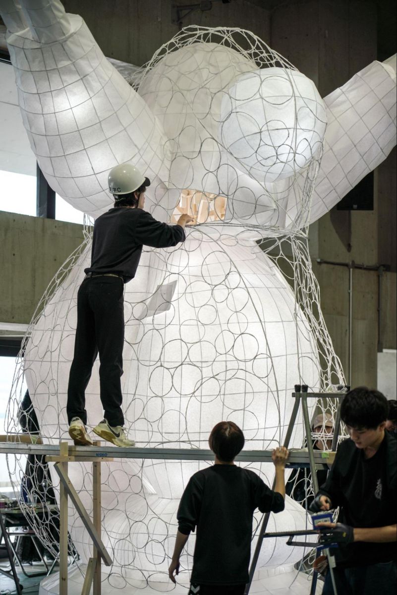 白き巨壁をのりこえて。「瓜生山ねぶた2025」点灯式 | 瓜生通信