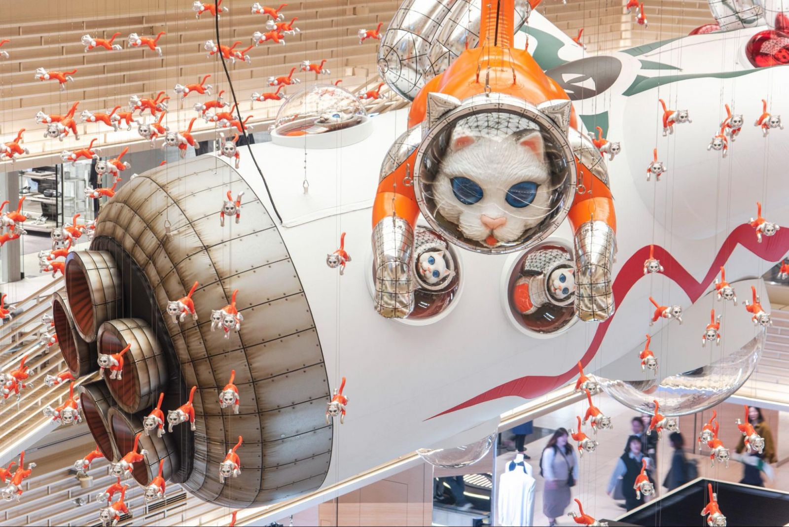 銀座に現れた宇宙。岡本太郎の遺伝子を受け継ぐ、生命誕生の爆発