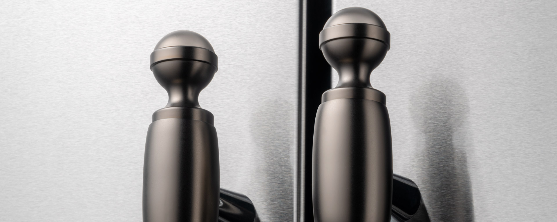 Black Nickel décor set for Refrigerator and Dishwasher | Bertazzoni