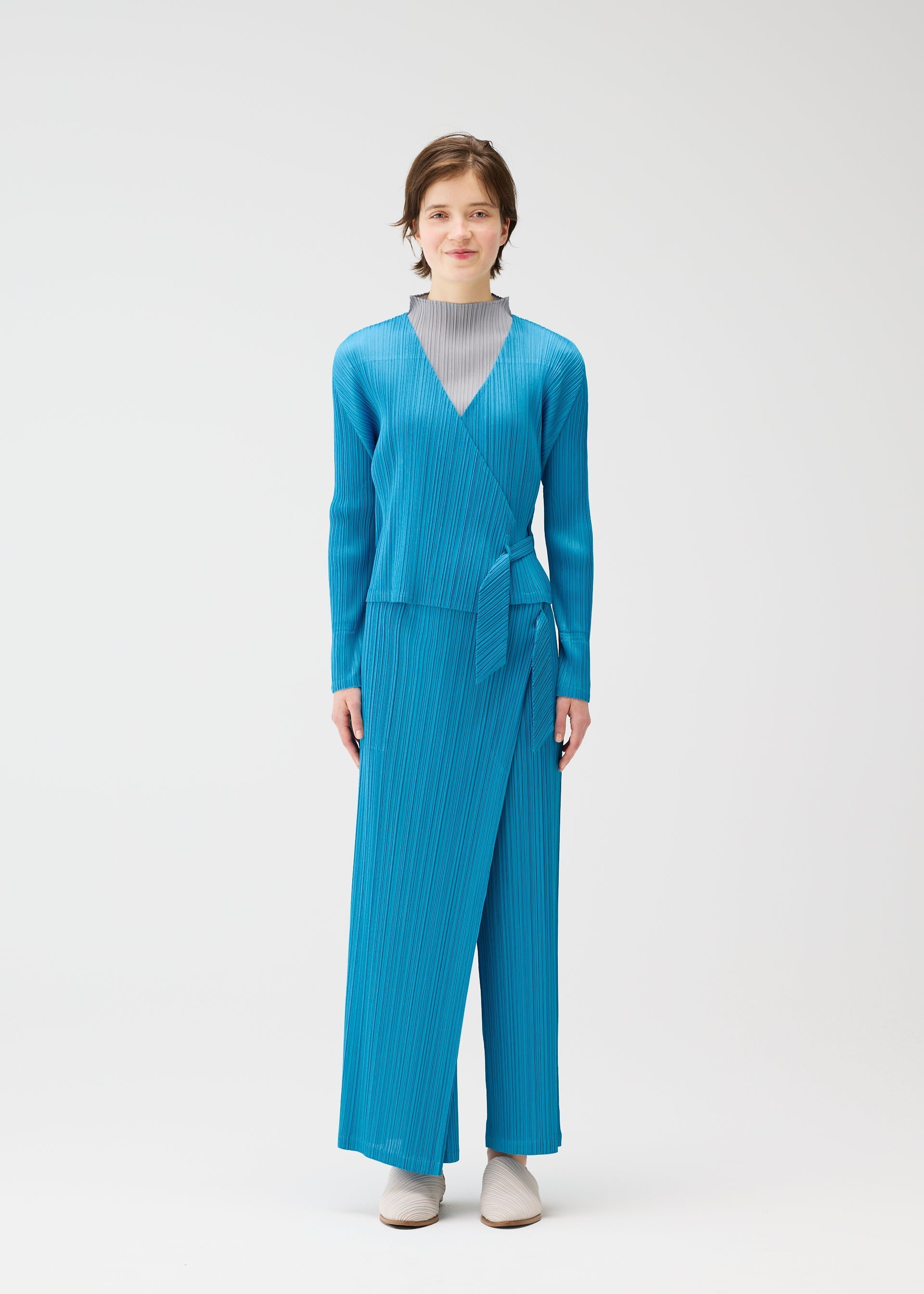 WOMEN / ALL TOPS – ISSEY MIYAKE ONLINE STORE