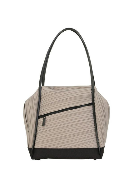 BIAS PLEATS BAG – ISSEY MIYAKE ONLINE STORE
