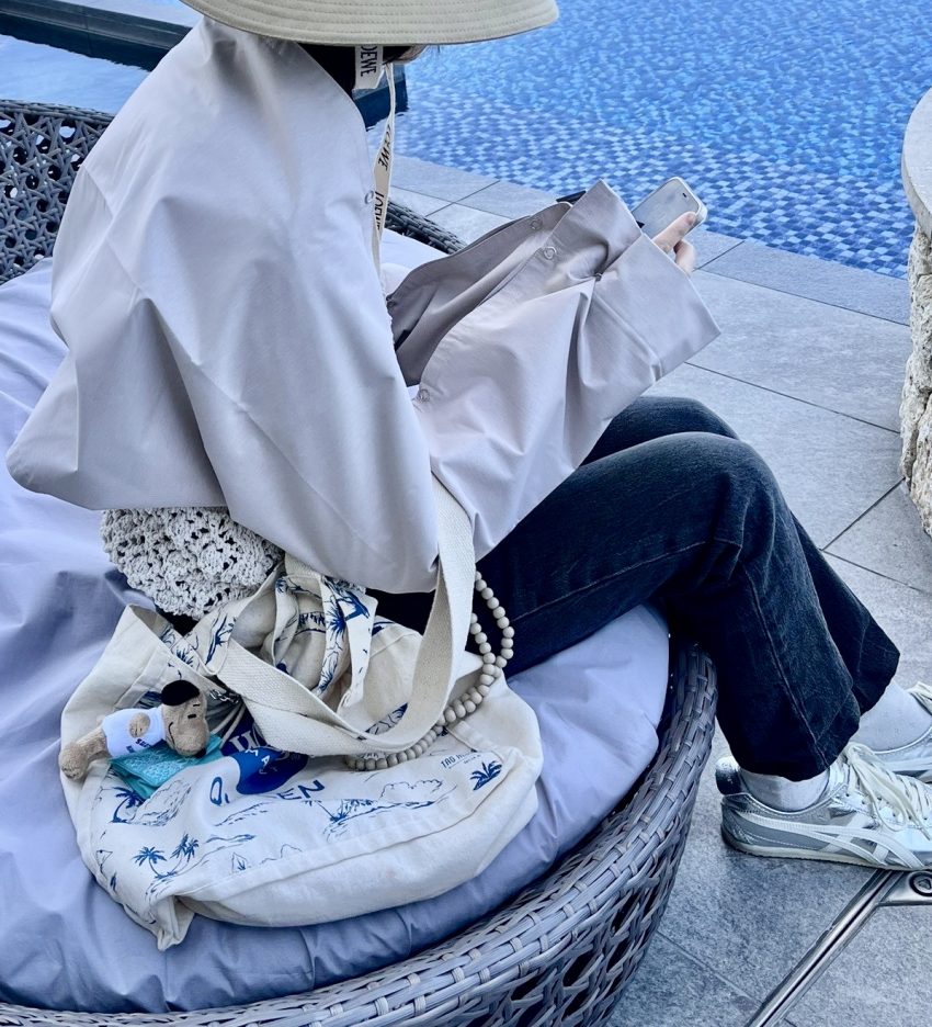 コンパクトに畳める、旅先で便利な完全遮光グッズ「ナガシカク