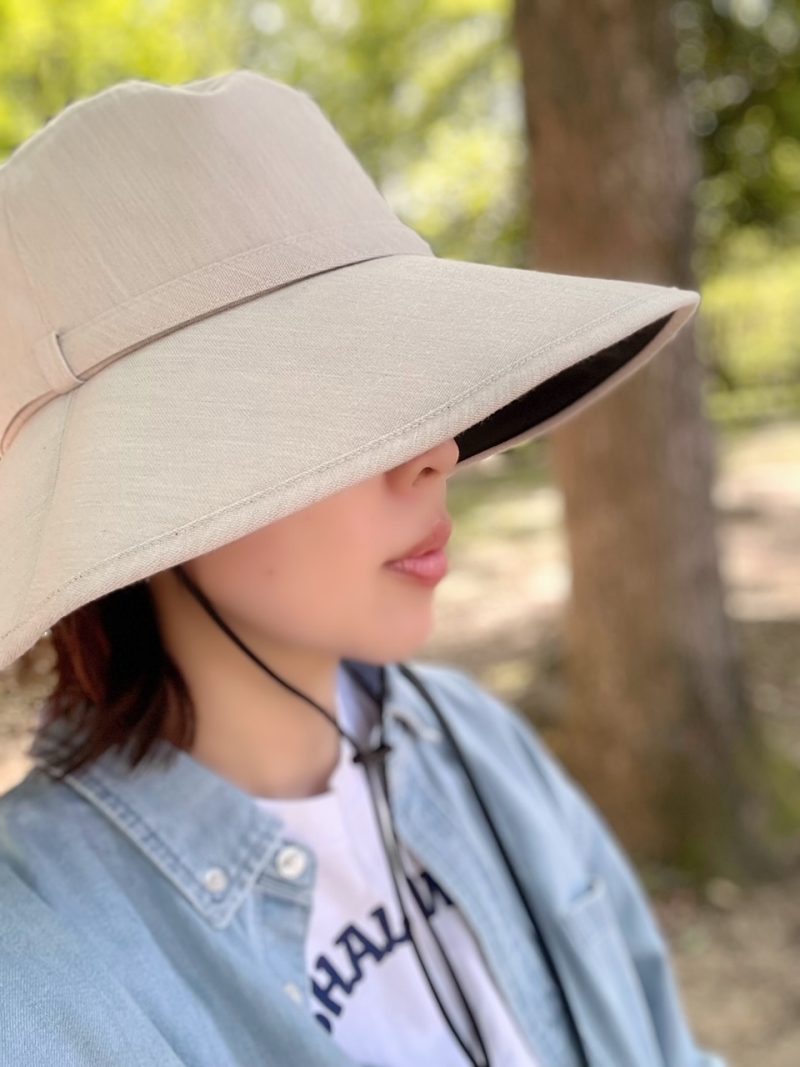 風で飛びにくく、アウトドアで遊ぶ時などにおすすめな完全遮光帽子