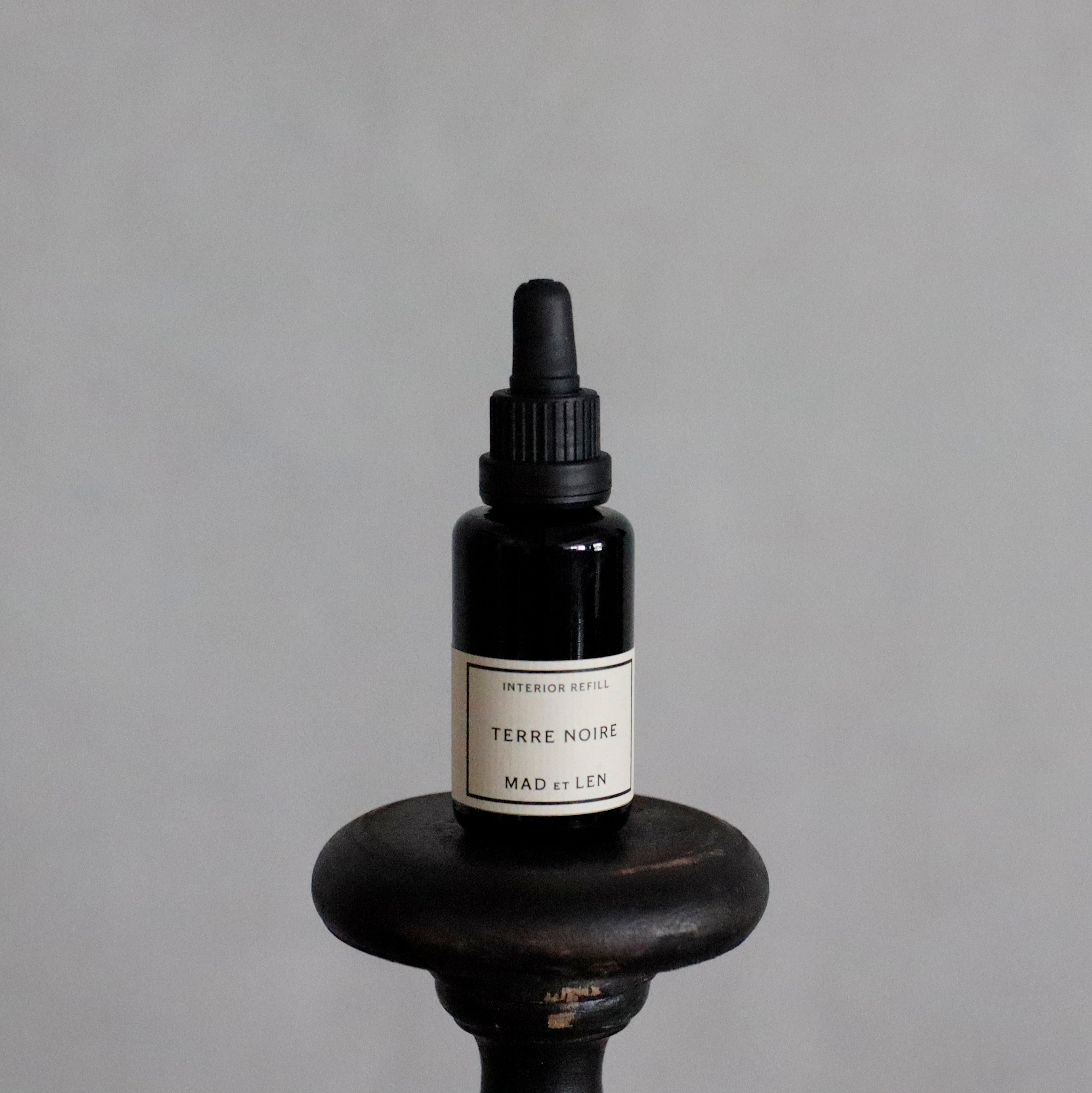 RECHARGER / REFILLING POT POURRI “TERRE NOIRE” – VISIONS