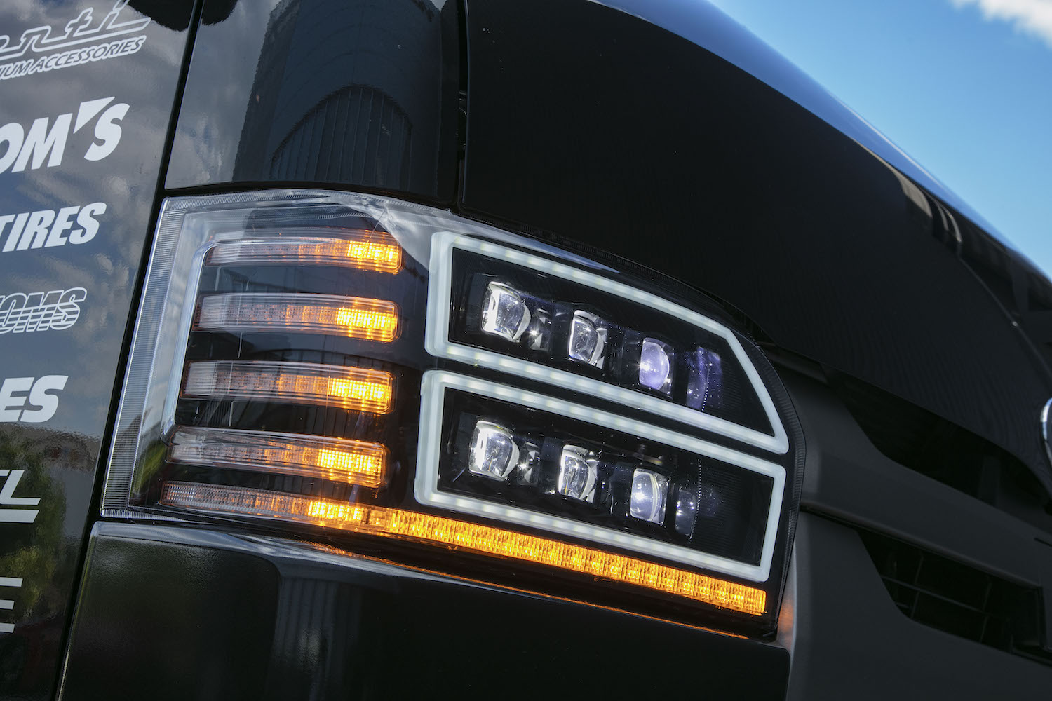 トヨタ 200系 ハイエース 4/5/6/7型 ジュエルヘッドランプウルトラ(1