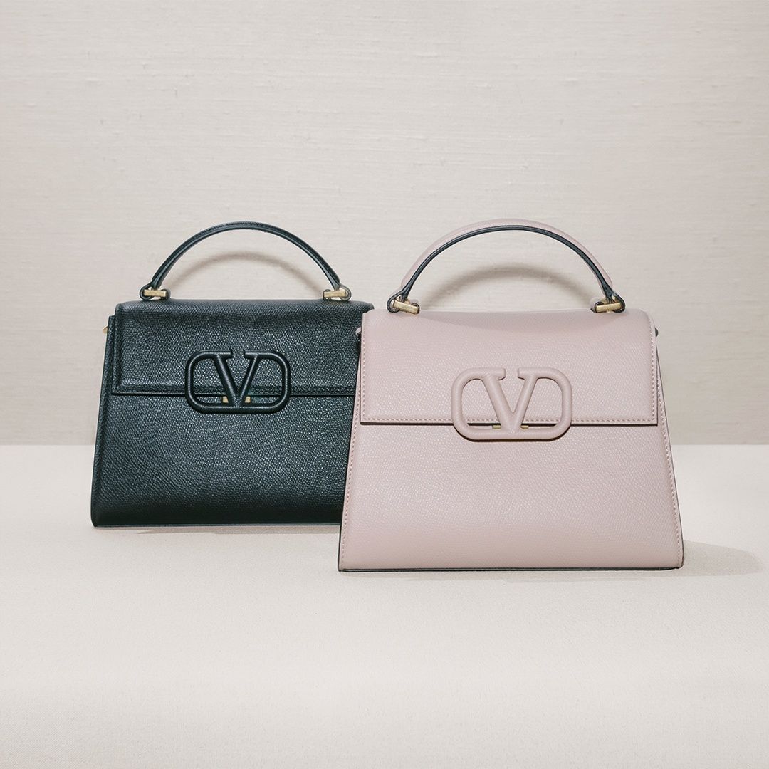 公式】ヴァレンティノ ガラヴァーニ 'Vロゴ シグネチャー' ウィメンズ