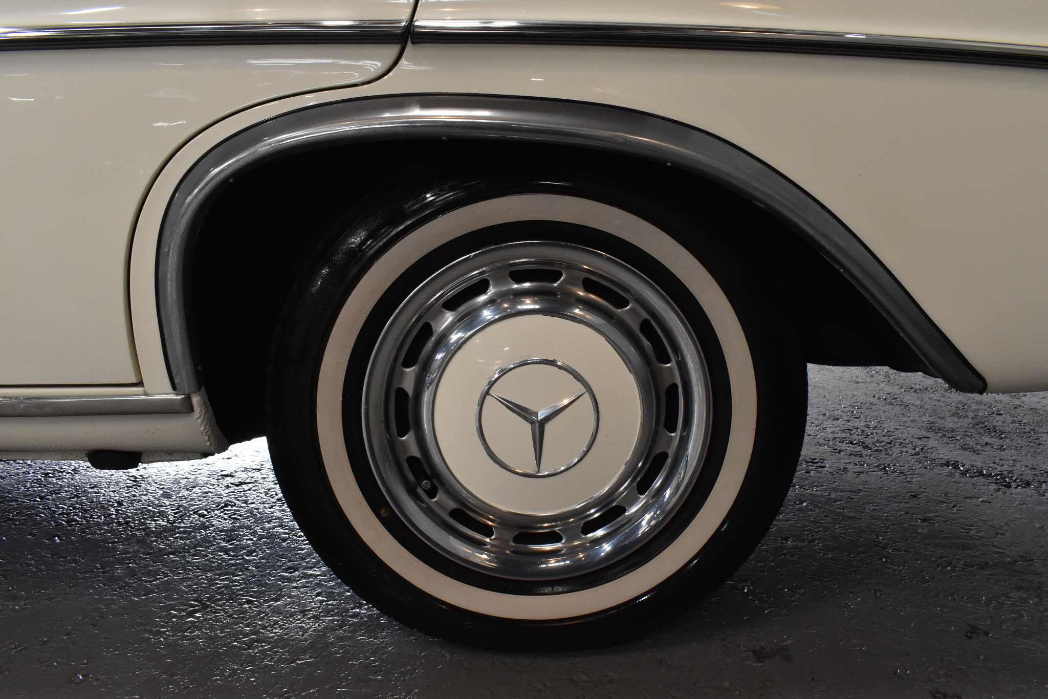 1972年 メルセデス・ベンツ 280SE 3.5 セダン D車 - Vintage Car VISCO