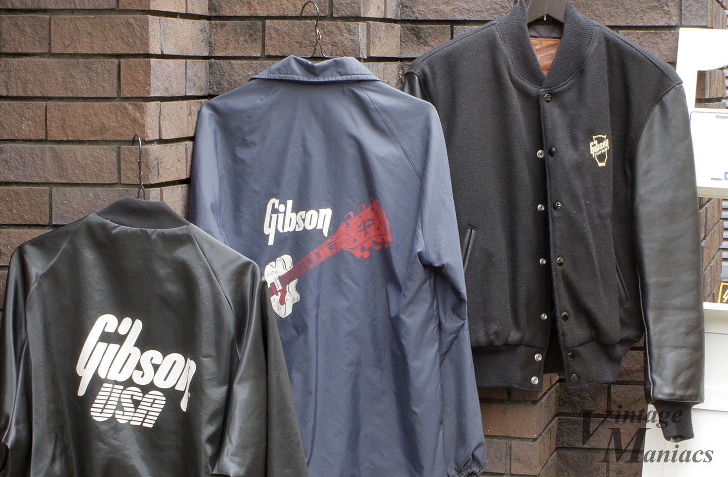 Gibsonロゴ入りギターハンガーと切断されたネック | Vintage Maniacs