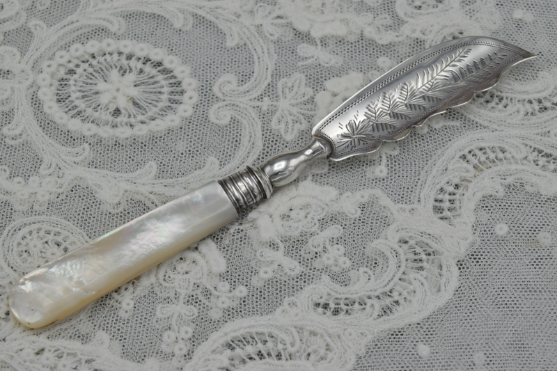 アンティークシルバー、アンティーク銀器純銀製（925）1891年 白蝶貝