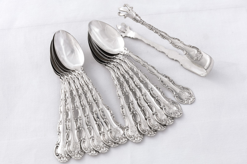 アンティークシルバー 純銀製（925）1912年 スクロール装飾のフリル