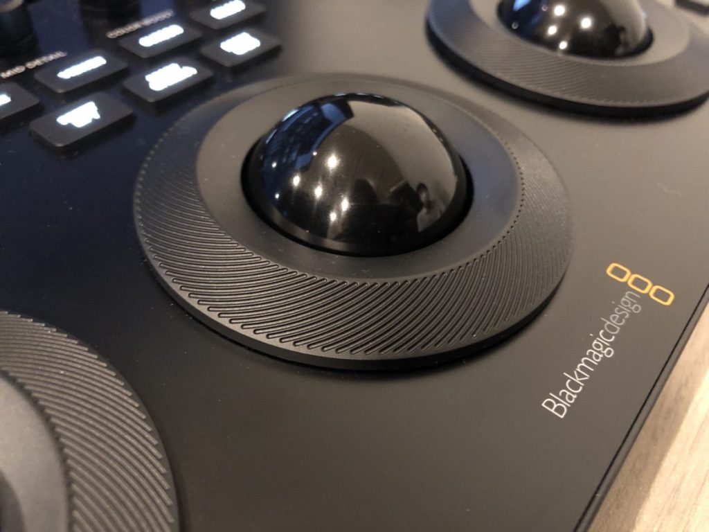 ブラックマジックデザインDaVinci Resolve Micro Color Panelをカラ