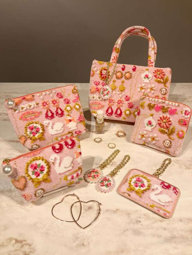 モグモグドーナツ ポーチ L/MOG-243165(ベージュ): LOVERARY BY FEILER