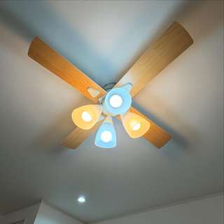 LEDシーリングファンライト（4灯：ホワイト+ナチュラル/ブラック+
