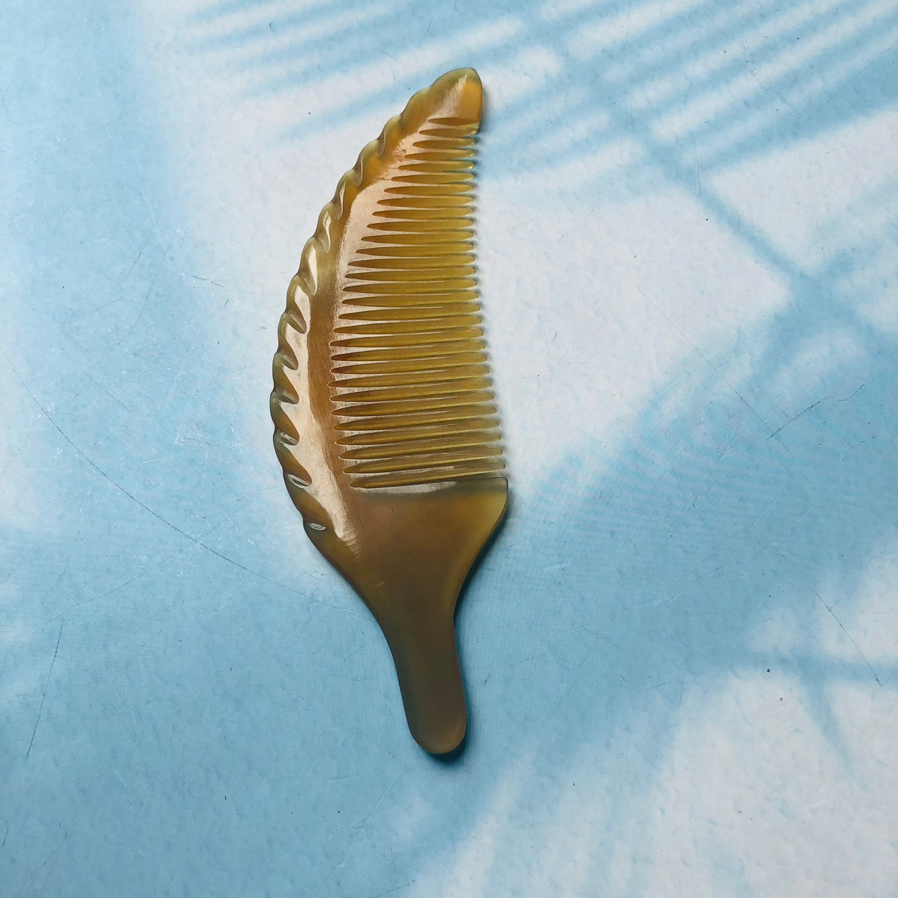 ヘアブラシ 16cm 葉っぱ型のホーンコーム Craft Closetの通販・個人