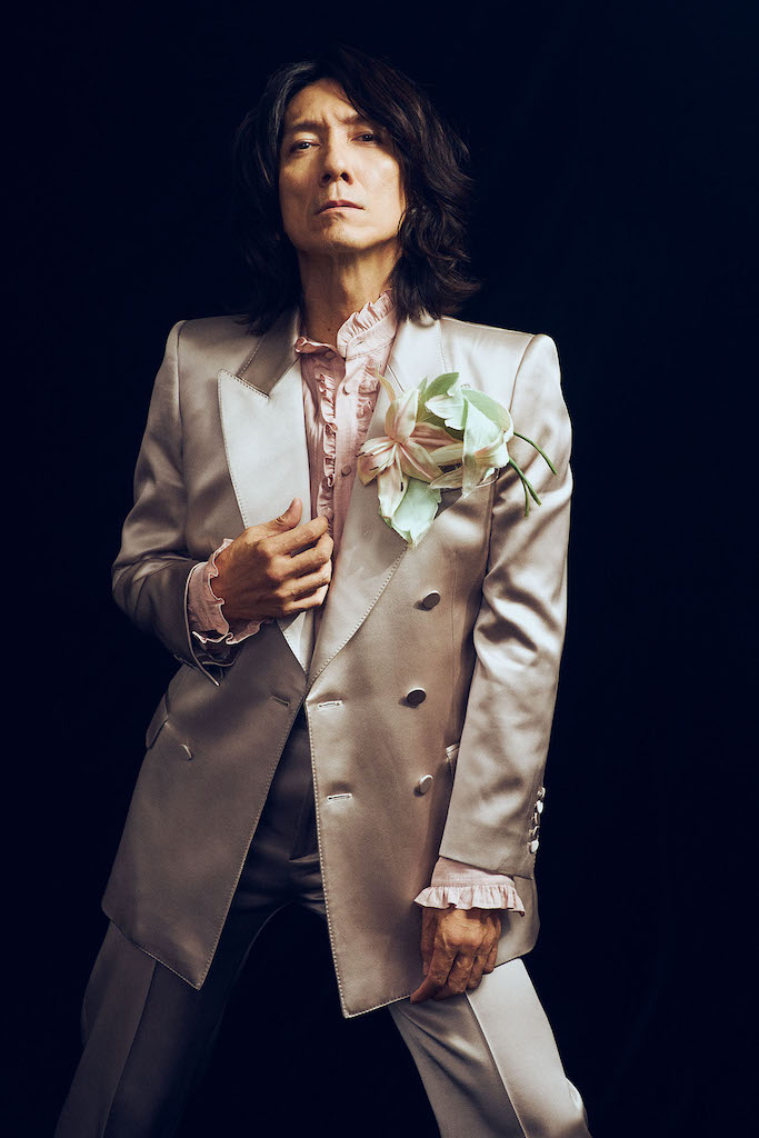 吉井和哉、ソロデビュー15周年記念アルバム＆LIVE Blu-ray BOX緊急発売