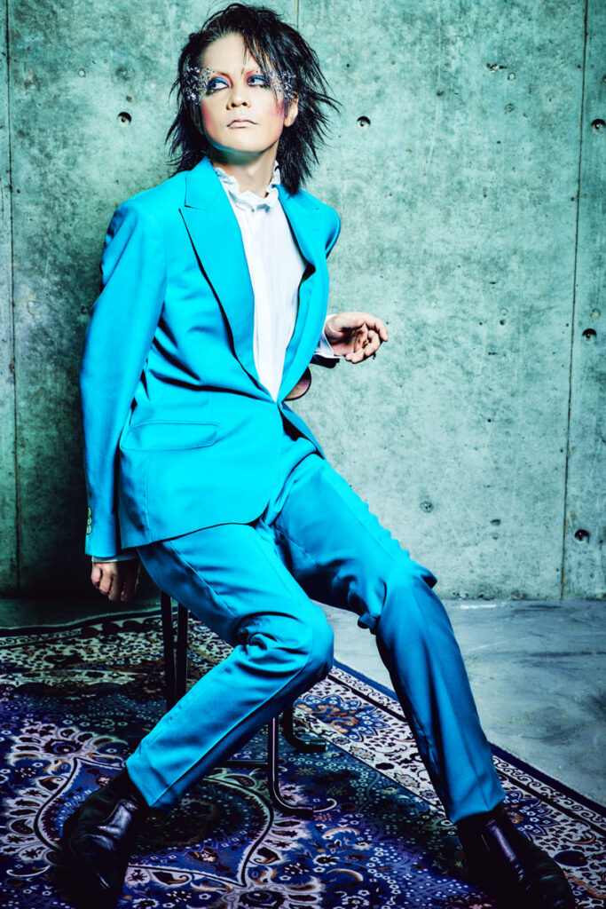 メリー、約1000分のライブを収録した映像作品のアートワークを解禁