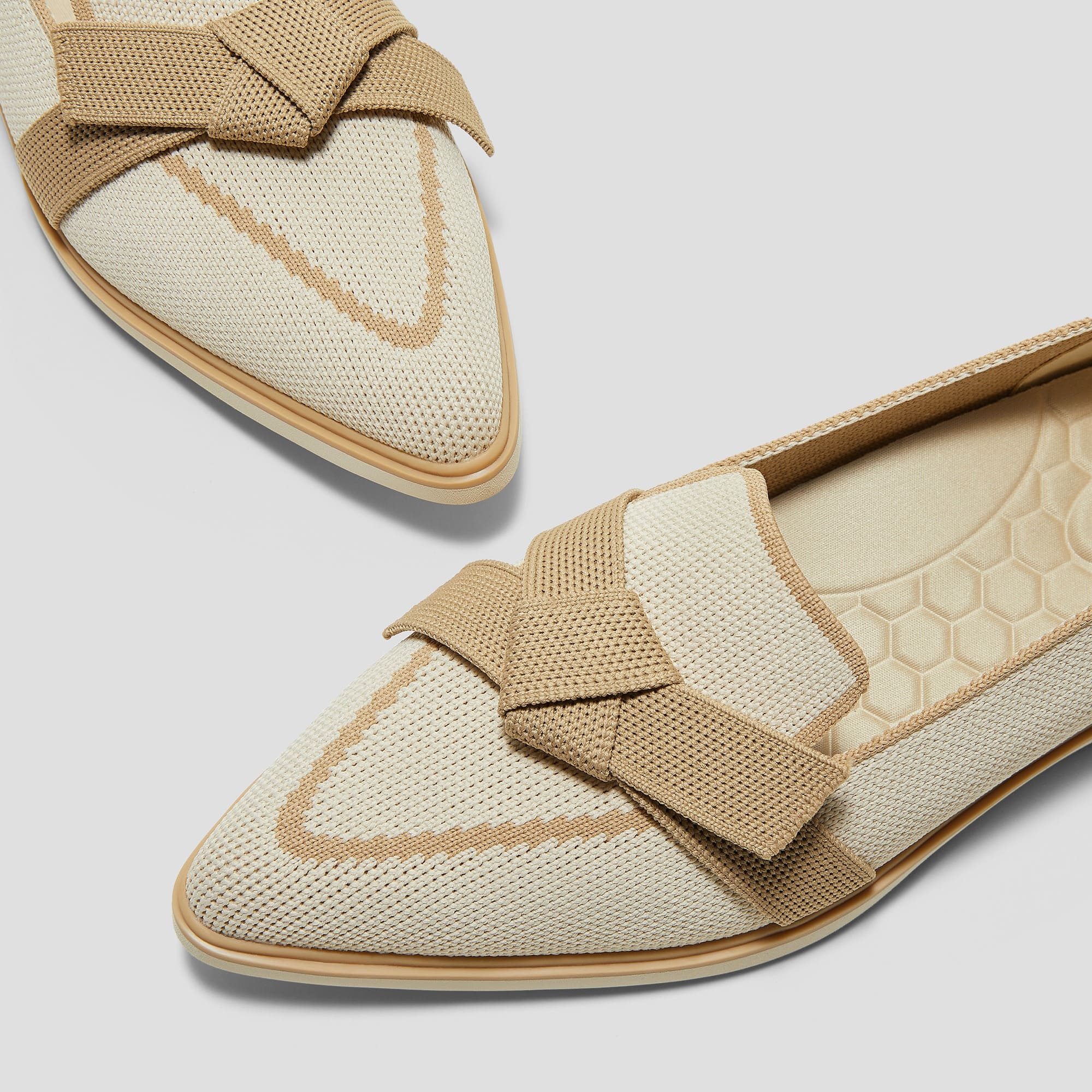 Valentina] 撥水加工 ポインテッドトゥ リボン付き ローファー