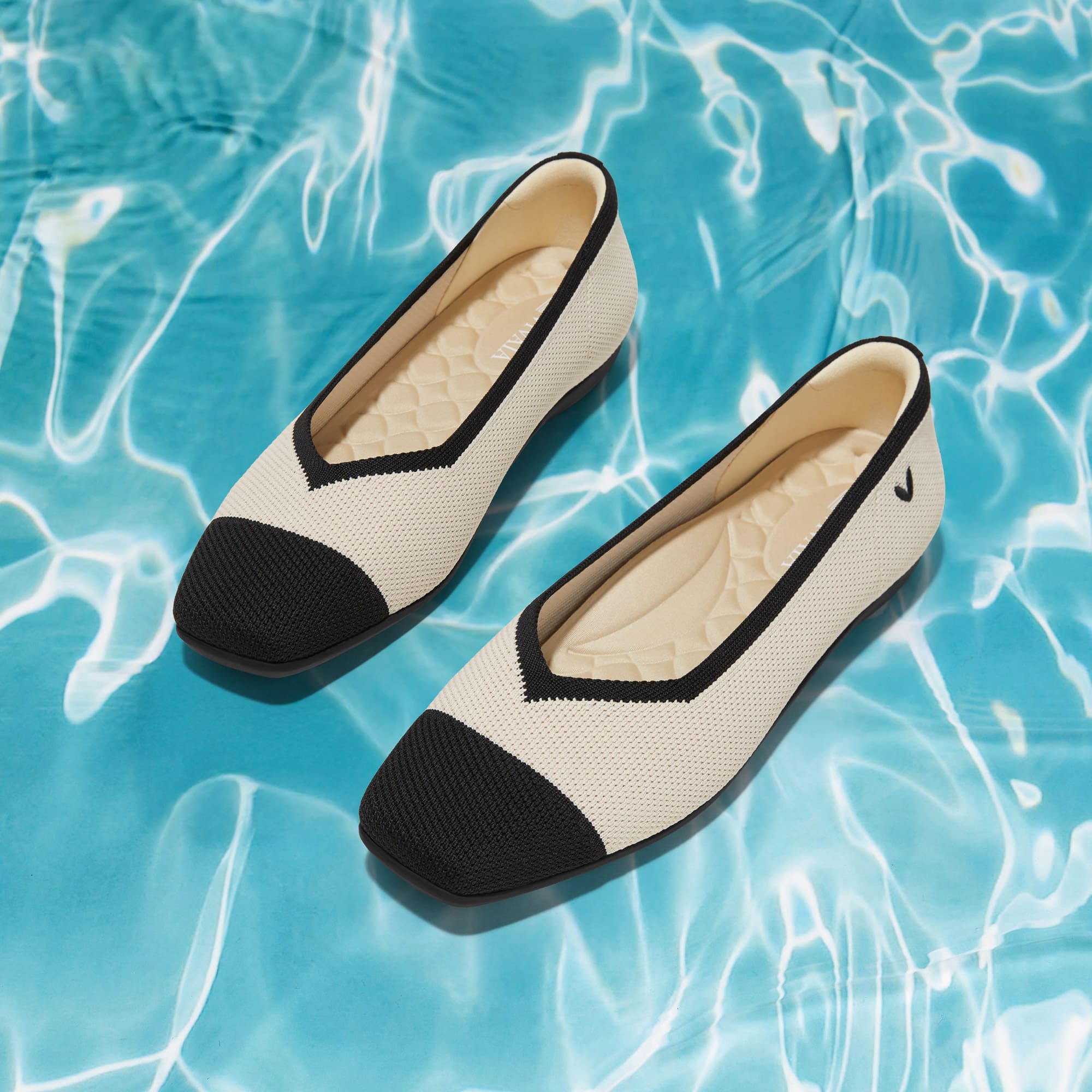 Margot™ Walker 超撥水] スクエアトゥ 超軽量 厚底 フラットシューズ