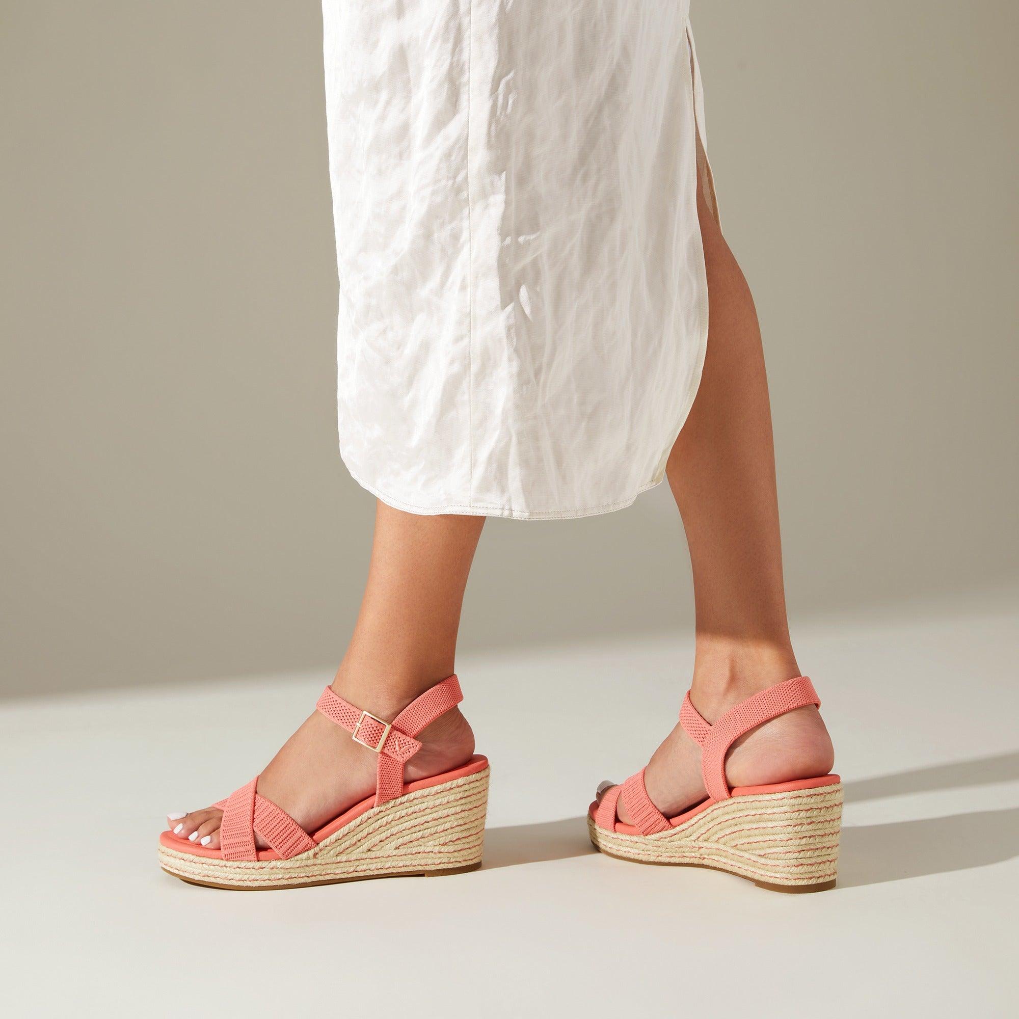 Sally Pro] AdaptAll™ ラウンドトゥ ウェッジヒール サンダル – VIVAIA