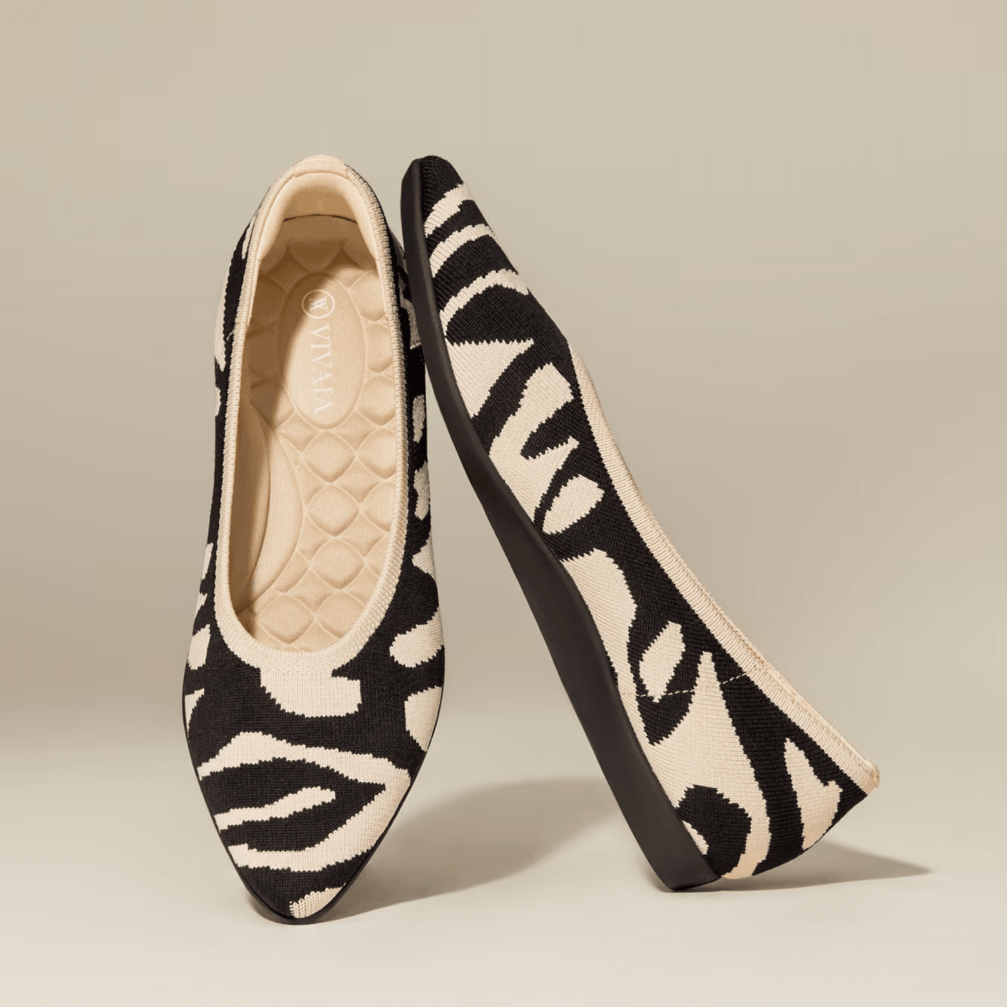 Aria Walker] ポインテッドトゥ 超軽量 厚底 フラットシューズ