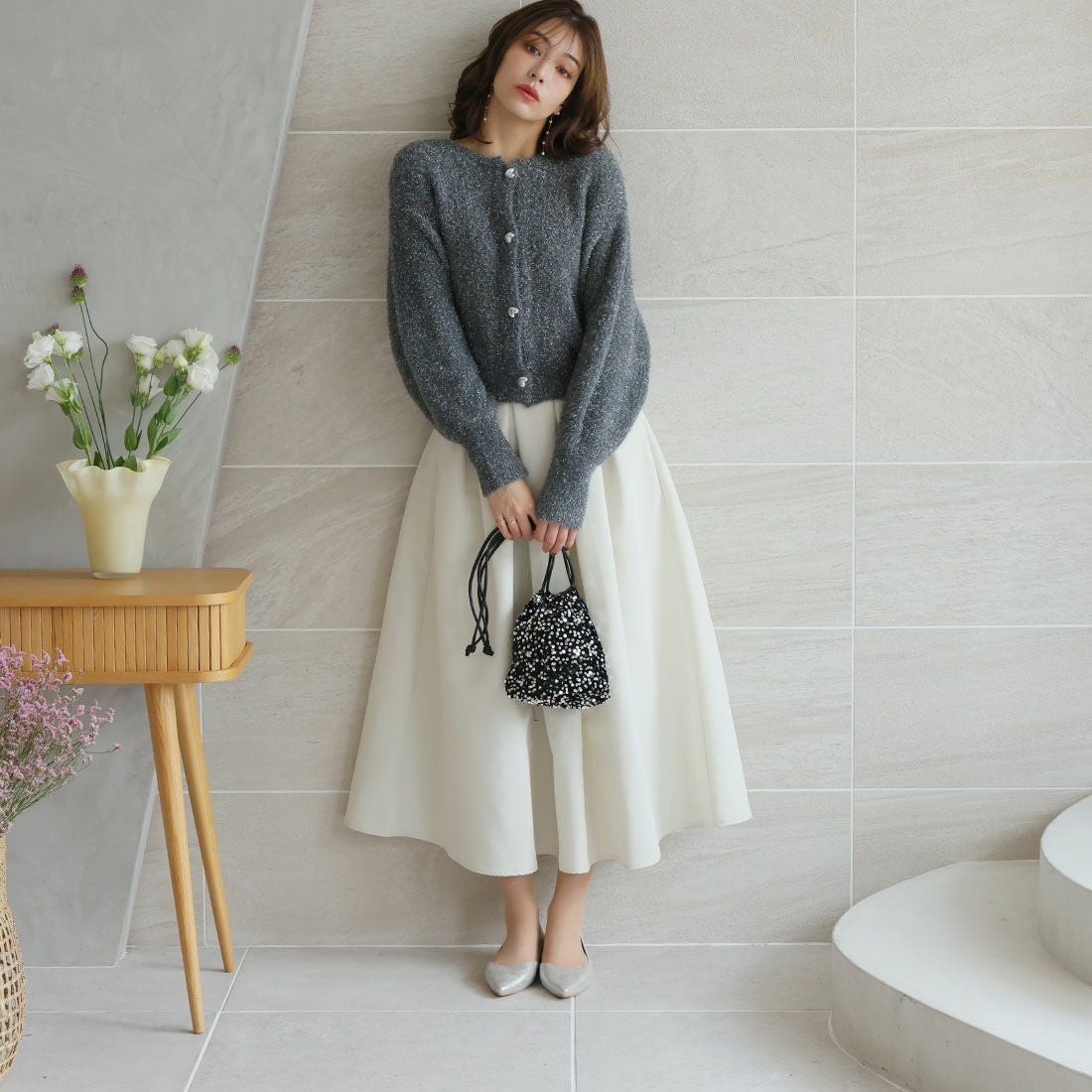 2026年春新色追加】ポインテッドトゥVカット切り替えデザインフラット