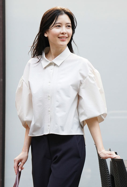 着るだけでサマになるシルエット、女性らしい軽やかさが魅力の