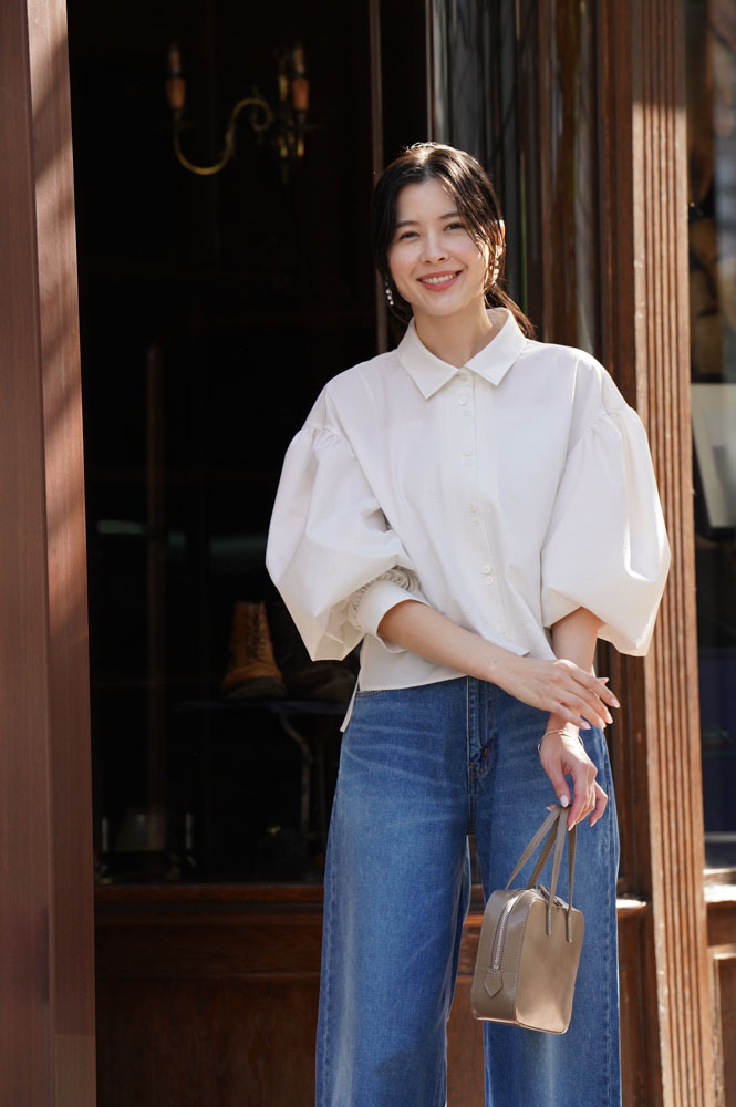 着るだけでサマになるシルエット、女性らしい軽やかさが魅力の