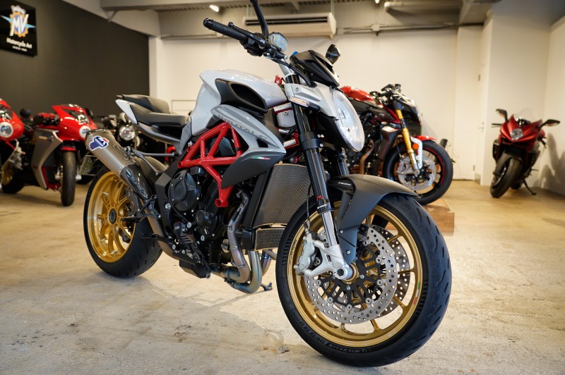 MVアグスタ｜ブルターレ800のカスタム〜テルミフルエキのマフラー