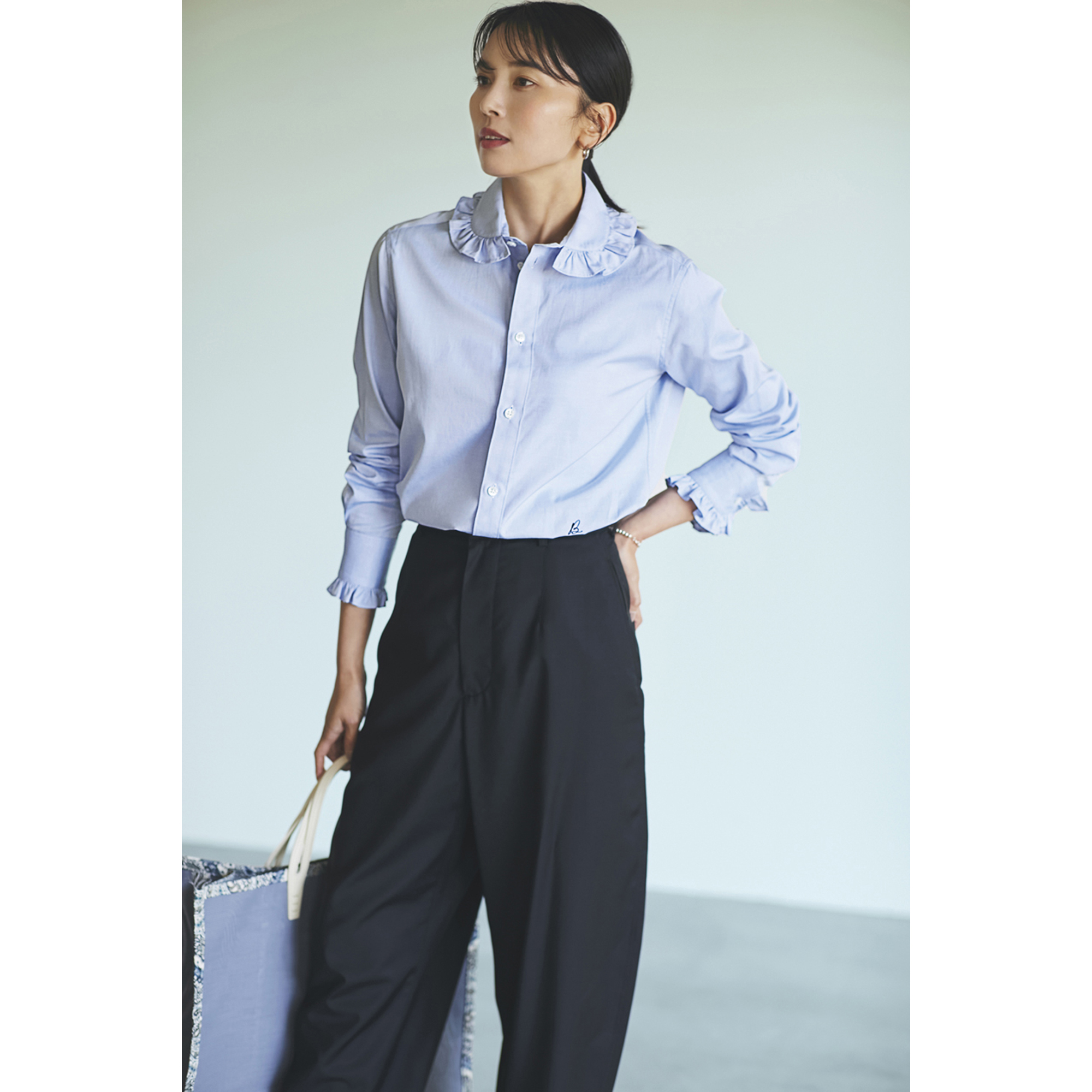 MADISONBLUEのラウンドフリルシャツ【STANDARD BOOK 2023Autumn