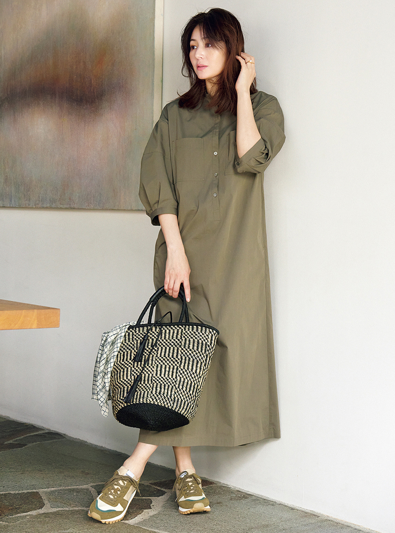 井川 遥が着こなす「loin.の秋色夏素材」 éclat2024年特集 | HAPPY