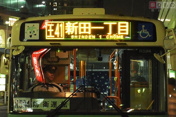 ルーツは都電? 都内の赤バス・青バス、各社で見られるワケ（乗りもの