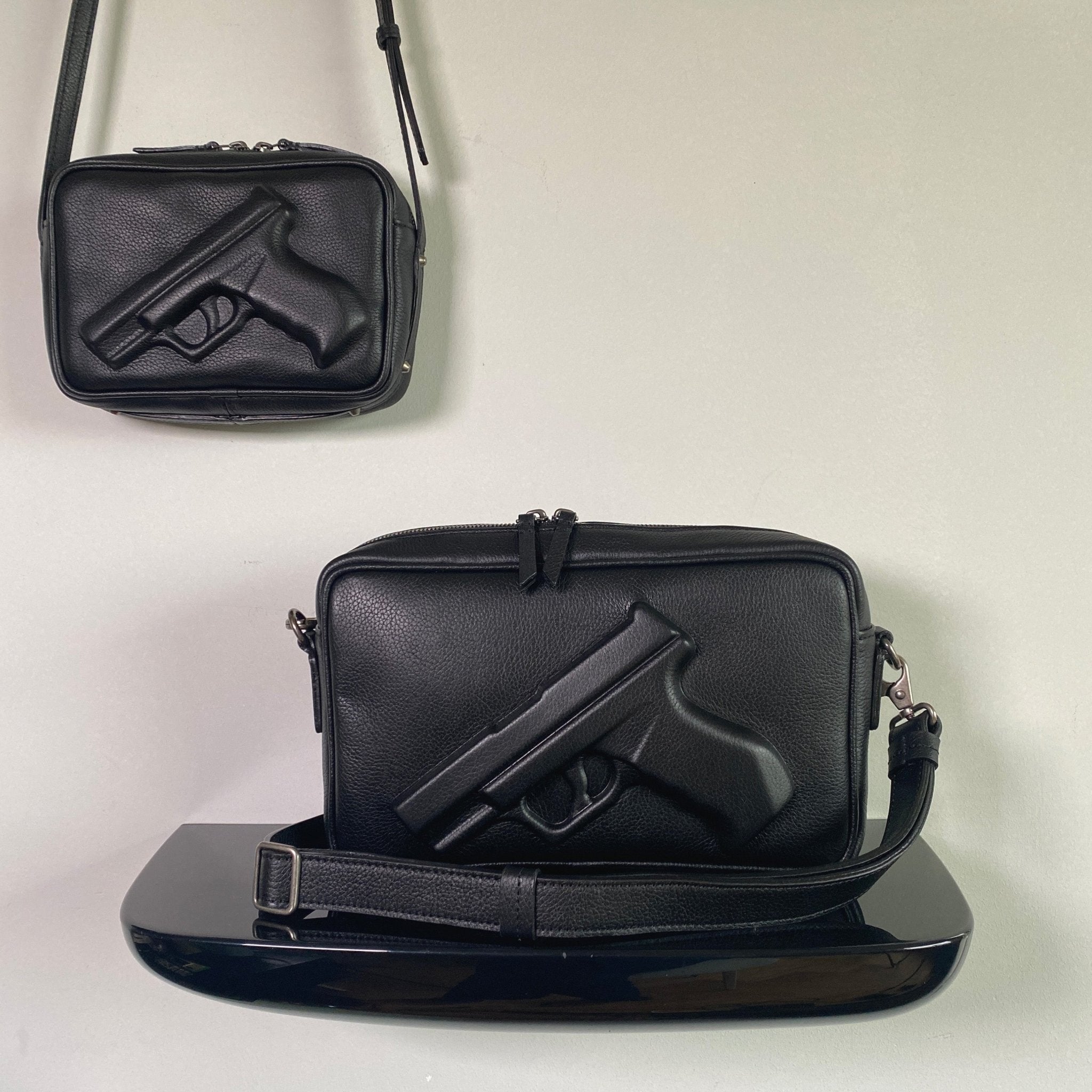 Messenger Bag Gun in Black | Vlieger & Vandam