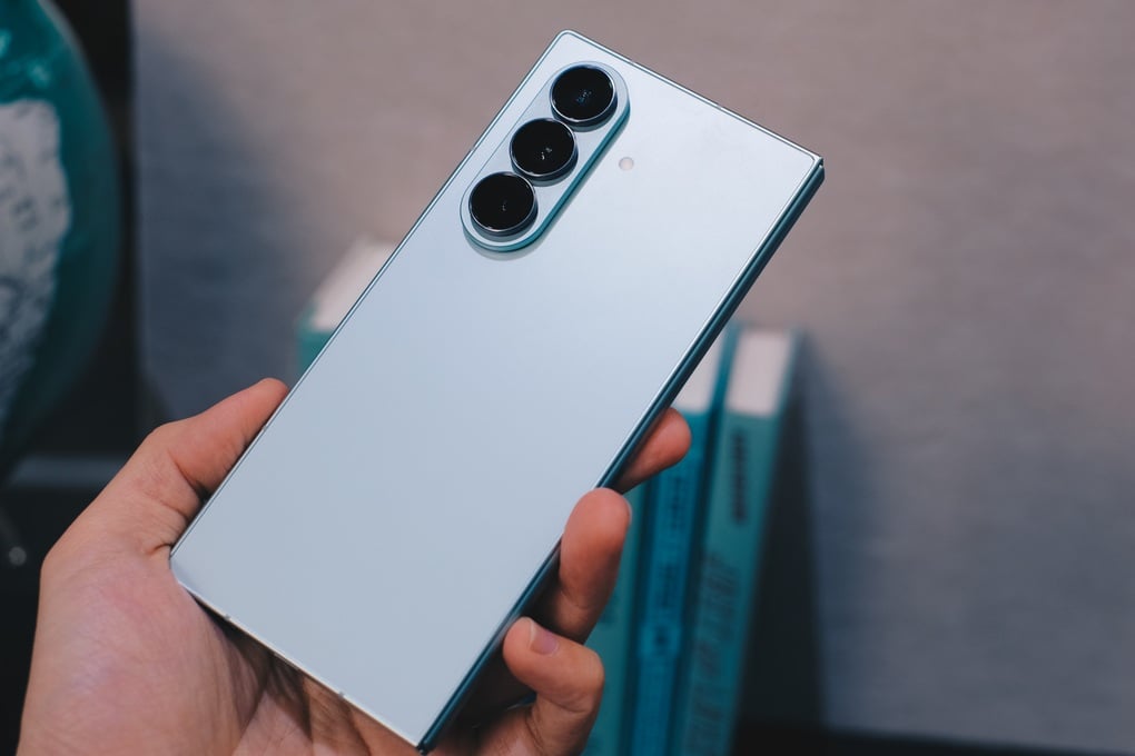 Galaxy Z Fold7のネイビーブルーとミントグリーンのカラーはユーザー