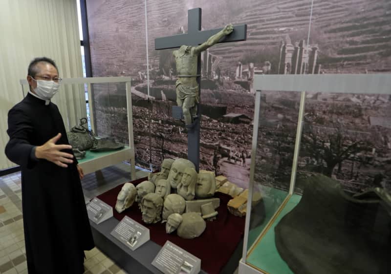 旧浦上天主堂の被爆遺物 十字架上のキリスト再現 長崎・浦上教会、展示