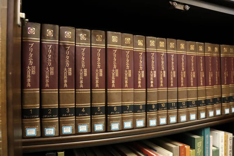 希少」な初版本 ブリタニカ国際大百科事典 波佐見町図書館で公開中