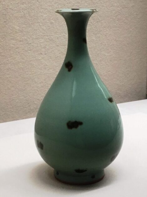 国宝-工芸｜飛青磁花生［大阪市立東洋陶磁美術館］ | WANDER 国宝