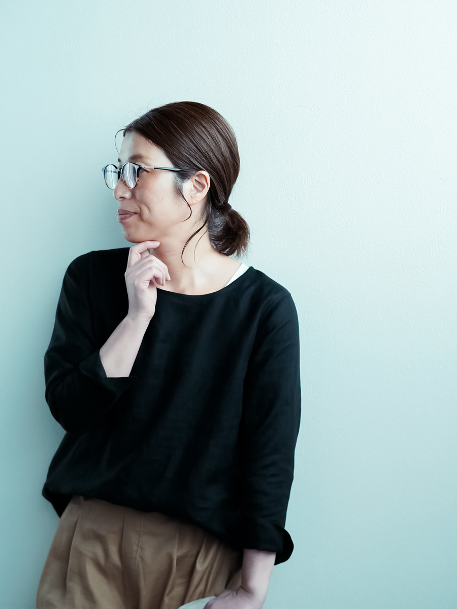 プレミアム】リネントップス 丸首 トップス 薄地 ／ ランプブラック