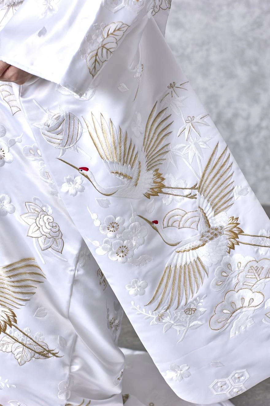 金赤刺繍鶴梅｜東京でご案内できる白無垢コレクション｜和婚スタイル