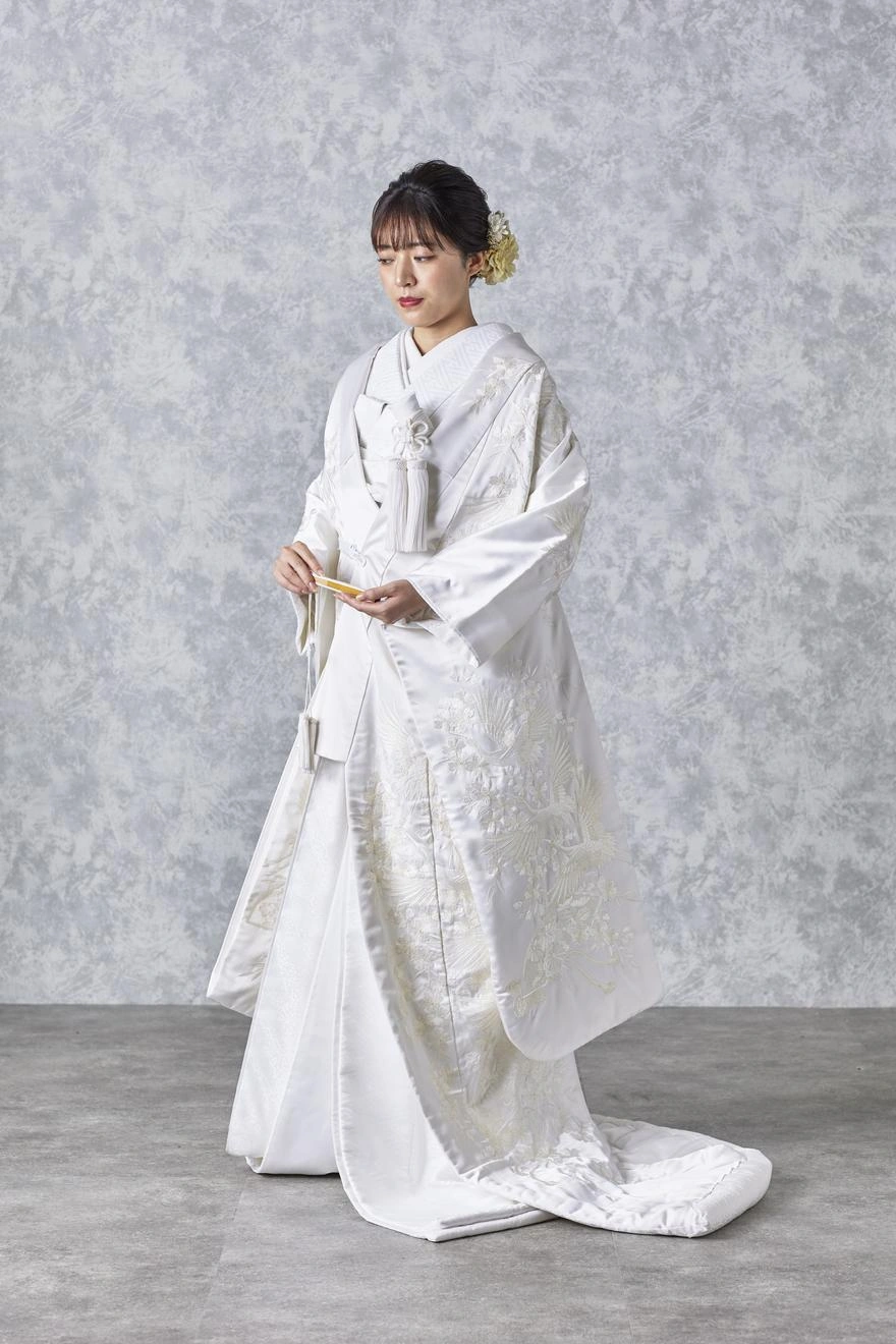 鶴ラメ（桜・扇）｜東京でご案内できる白無垢コレクション｜和婚スタイル