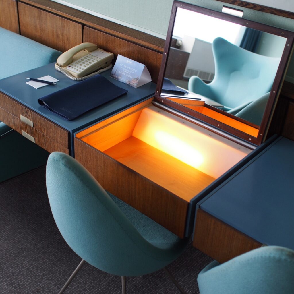 アルネ・ヤコブセン】ARNE JACOBSEN SUITE SAS 606号室 見学 | わが家