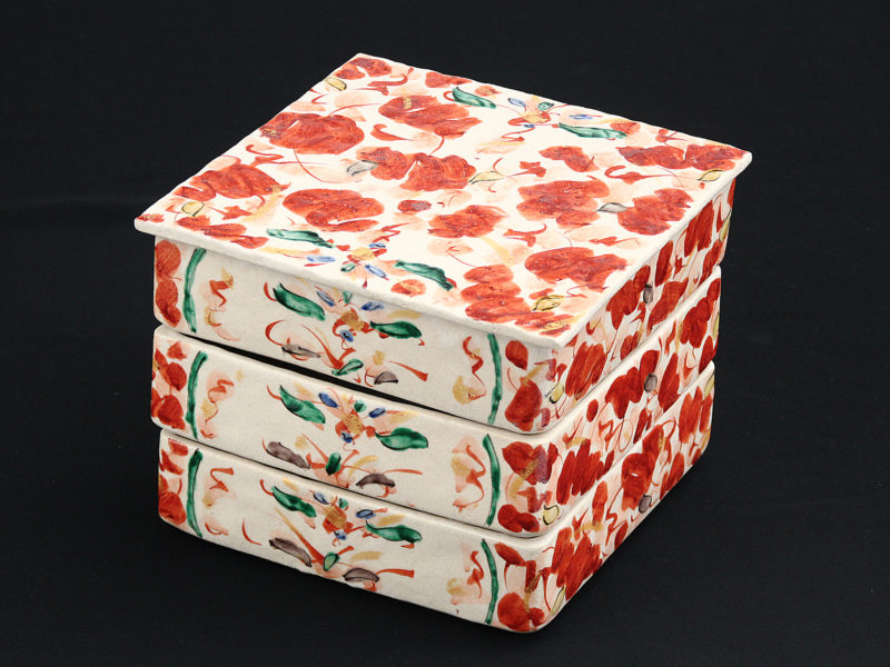 赤絵花舞重箱/陶器の重箱（3段） - 【おとなの和食器屋 さんすい通販