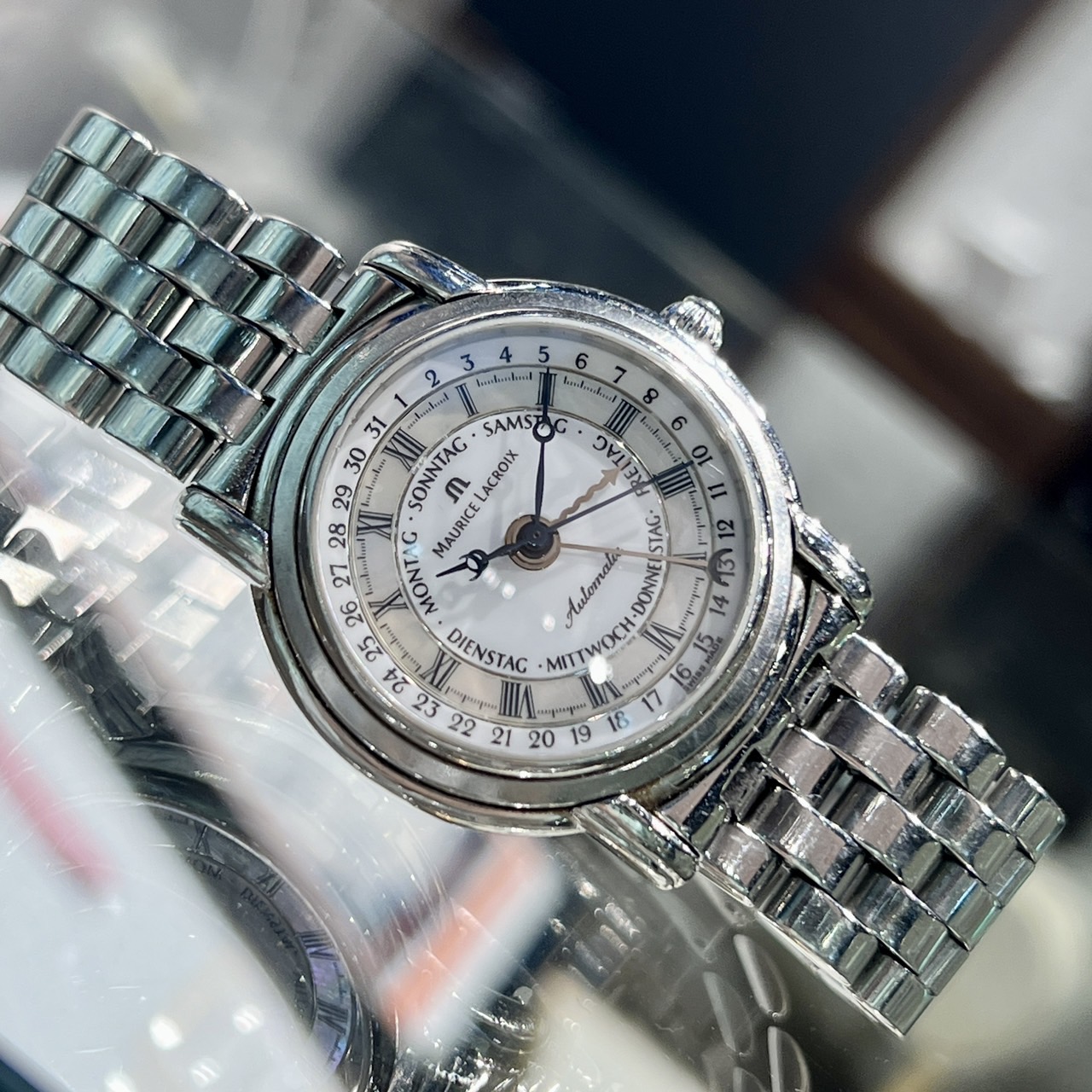 モーリスラクロアのオーバーホール料金は？正規と修理専門店を徹底比較